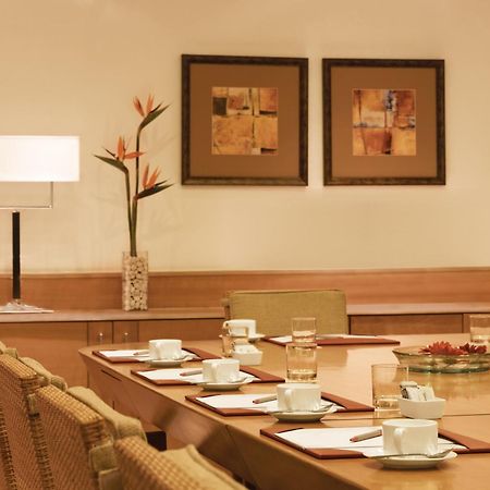 트라이던트 첸나이 호텔 외부 사진 Meeting room at the Taj Bengal